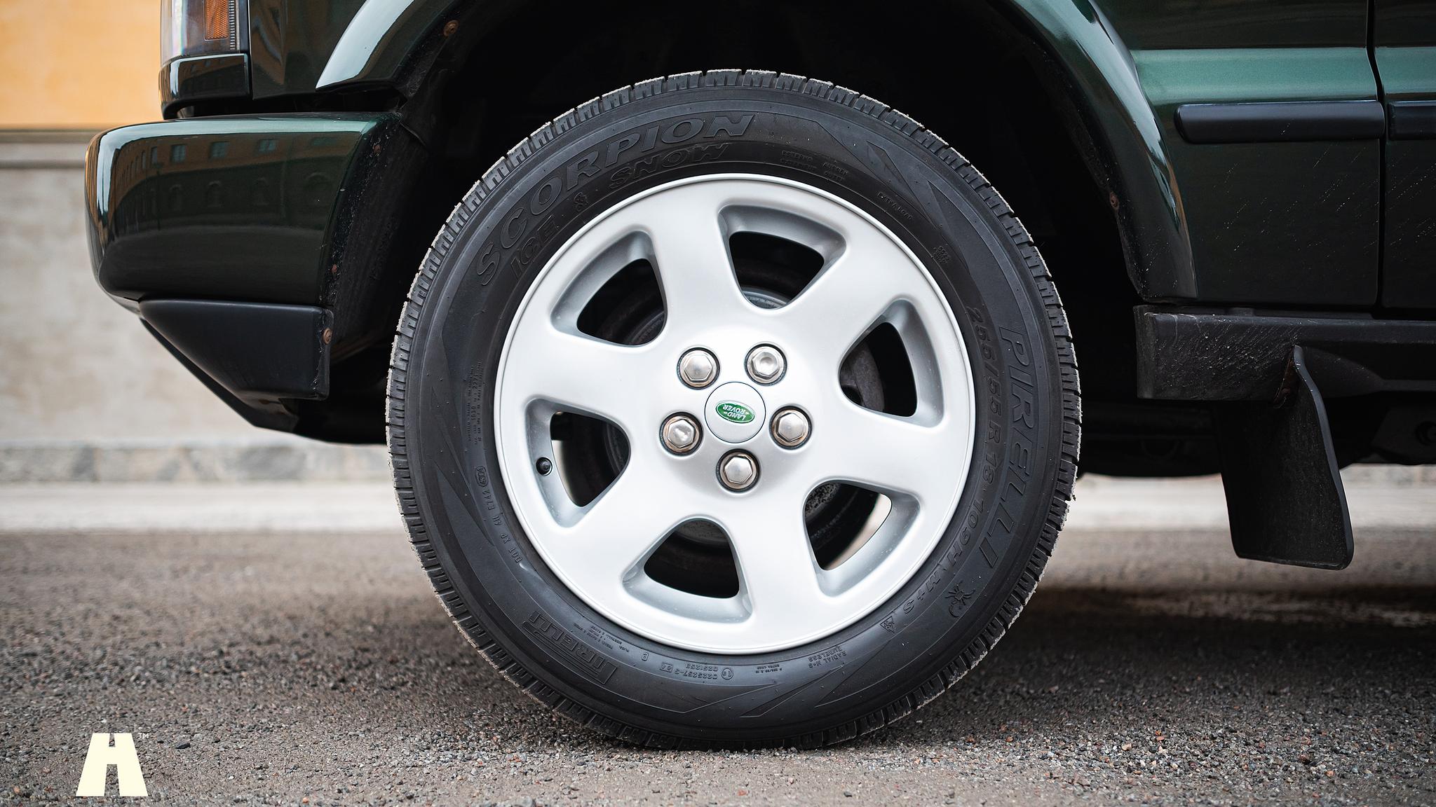 Exterior image of 2003 Land Rover Discovery II, 2003