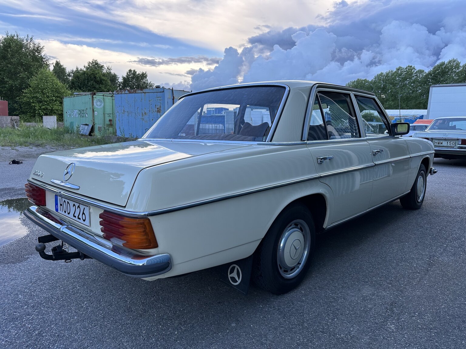 Aussenfoto 1974 Mercedes Benz 230.6