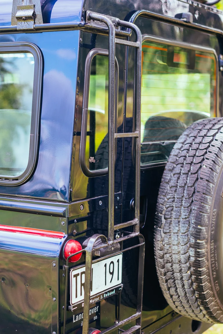 Exterior image of 2002 Land Rover Defender 110 Kombi Td5 (44)