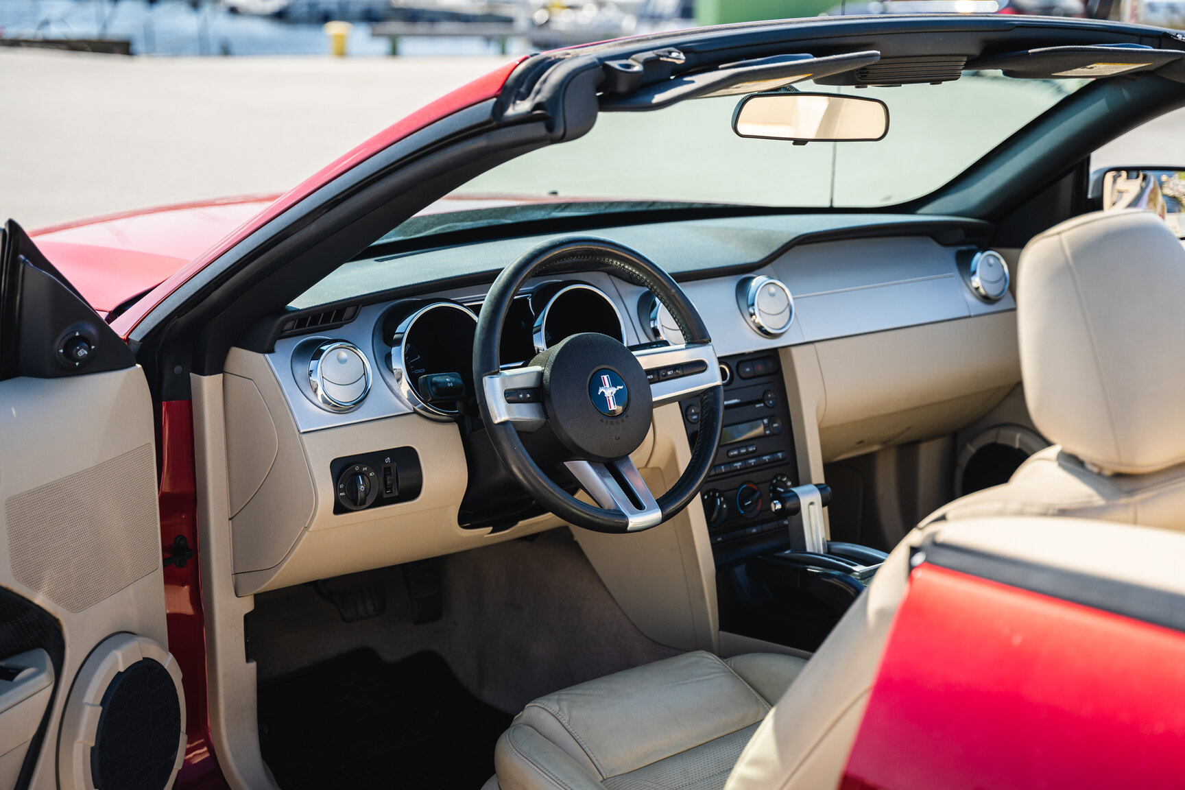 Interior image of 2005 Ford Mustang GT Cabriolet