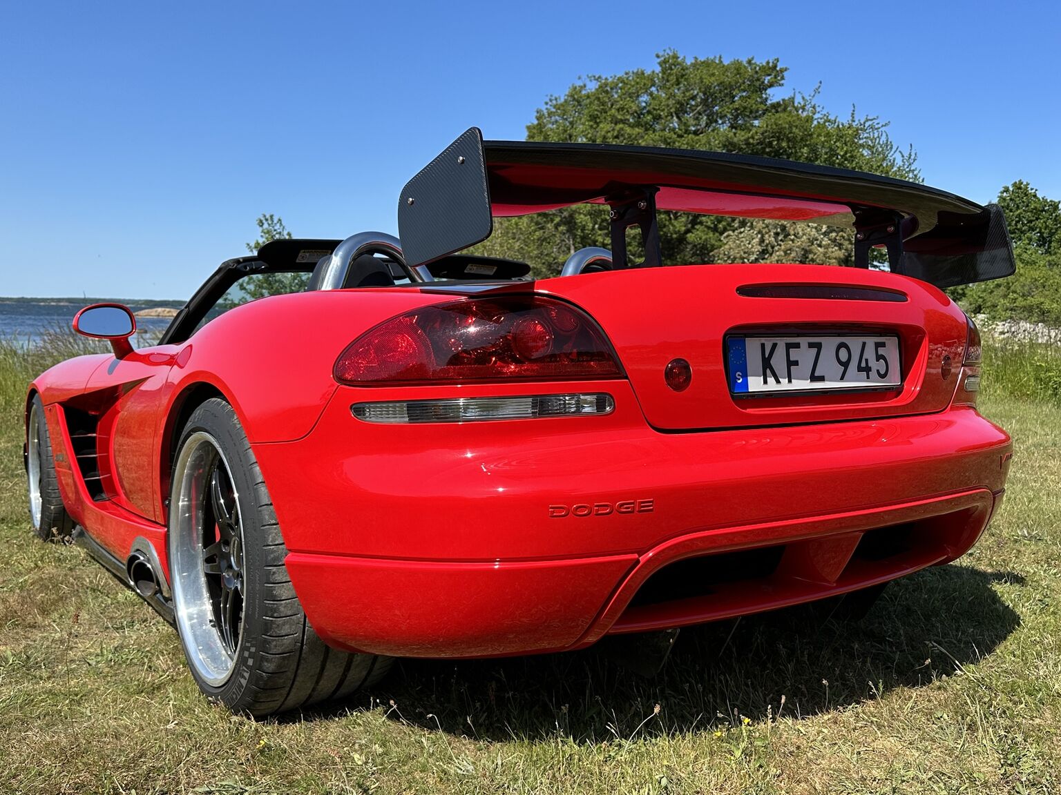 Exterior image of 2004 Dodge Viper SRT-10 (22)