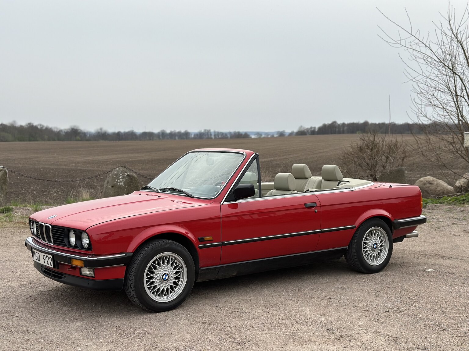 Exterior image of 1987 BMW 325i Convertible (8)