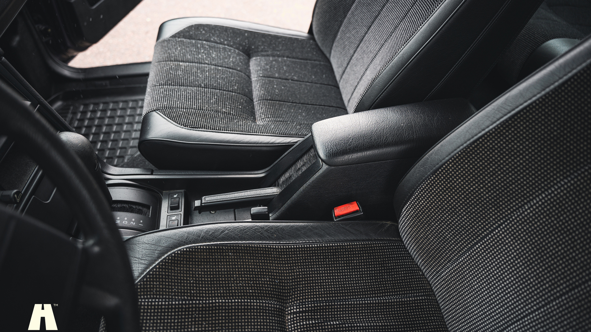 Interior image of 1995 Volvo 940 SE