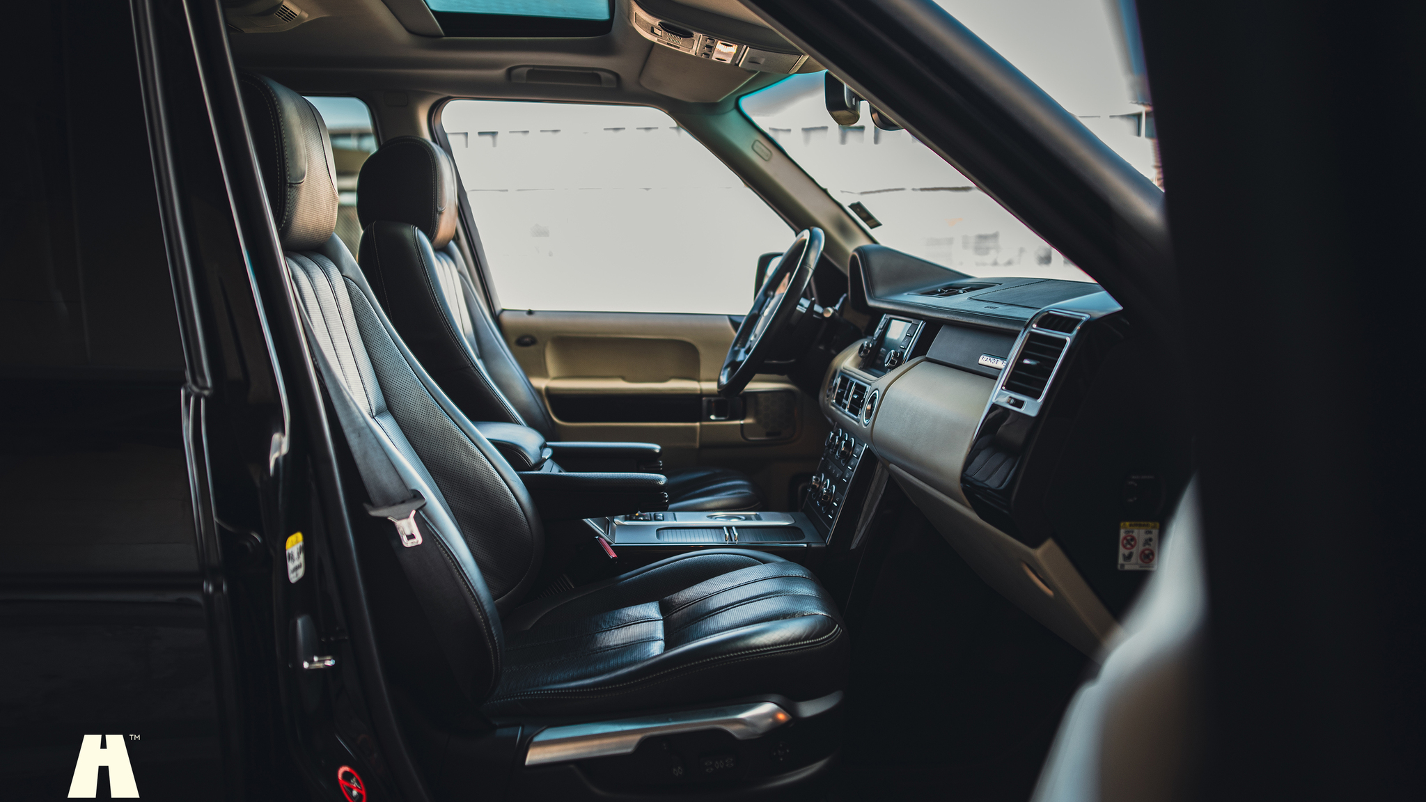 Interior image of 2011 Range Rover TDV8 Autobiography  (8)