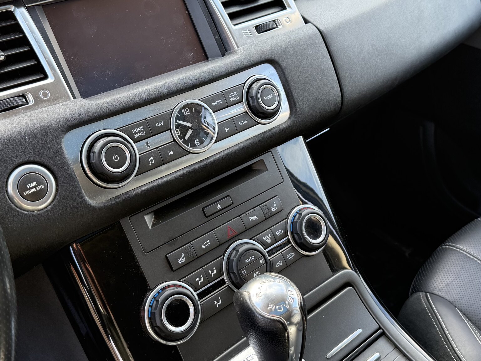 Interiörbild 2012 Land Rover Range Rover Sport V8