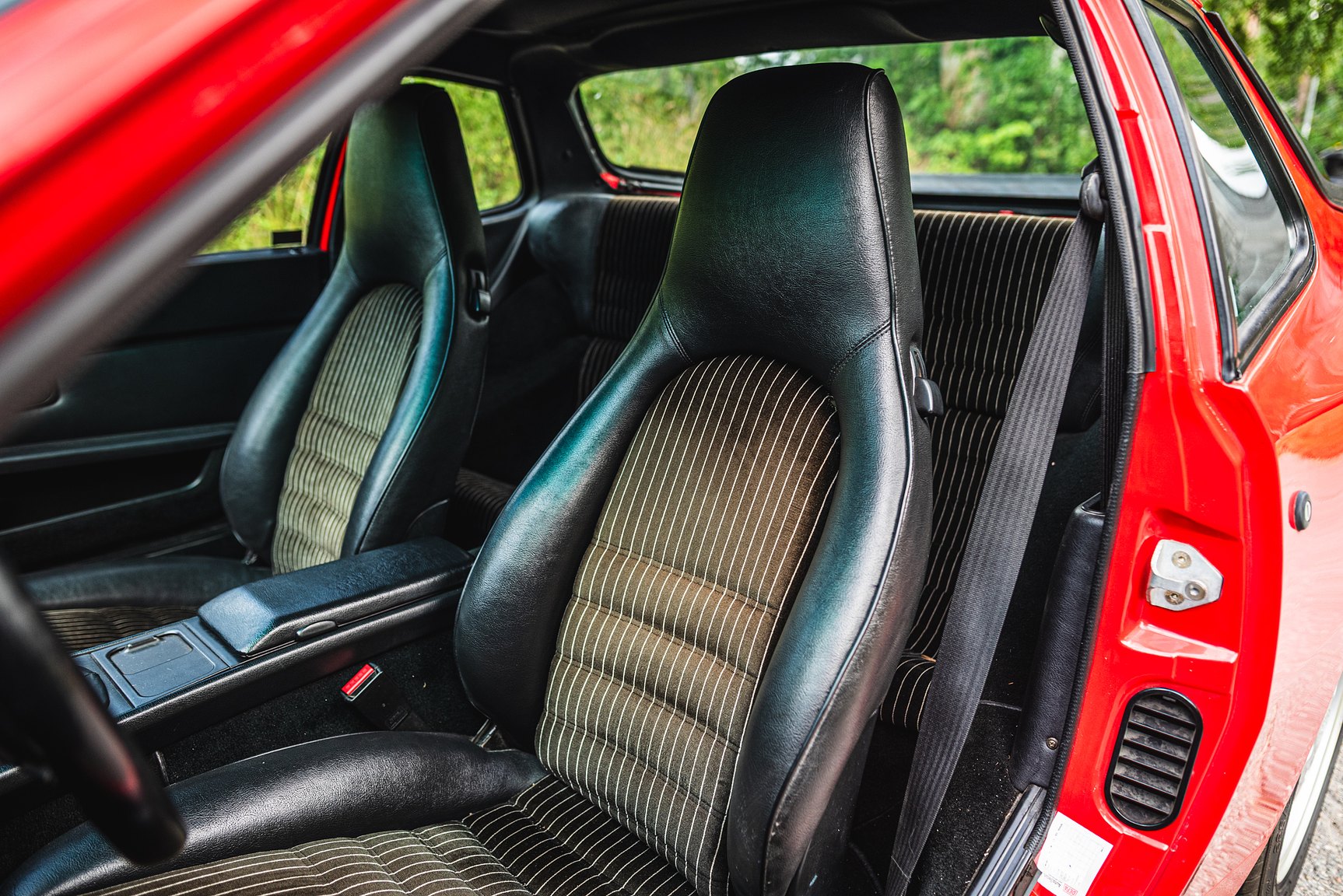 Interior image of 1988 Porsche 944