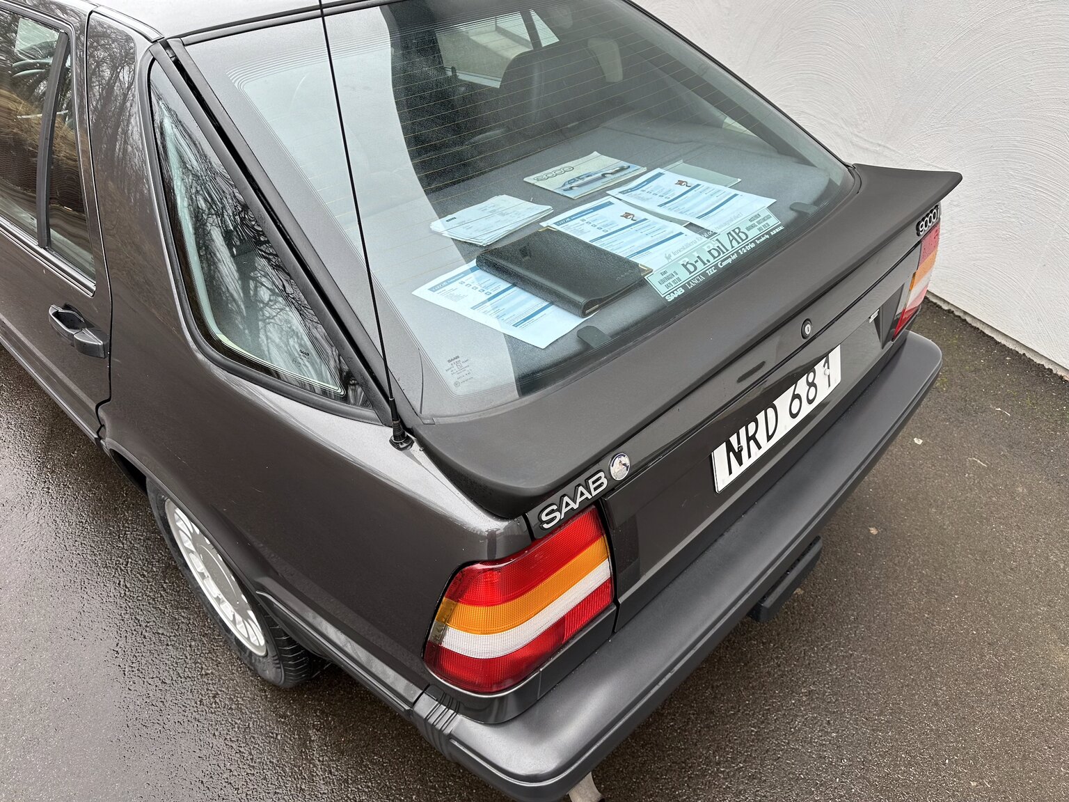 Exterior image of 1988 SAAB 9000i
