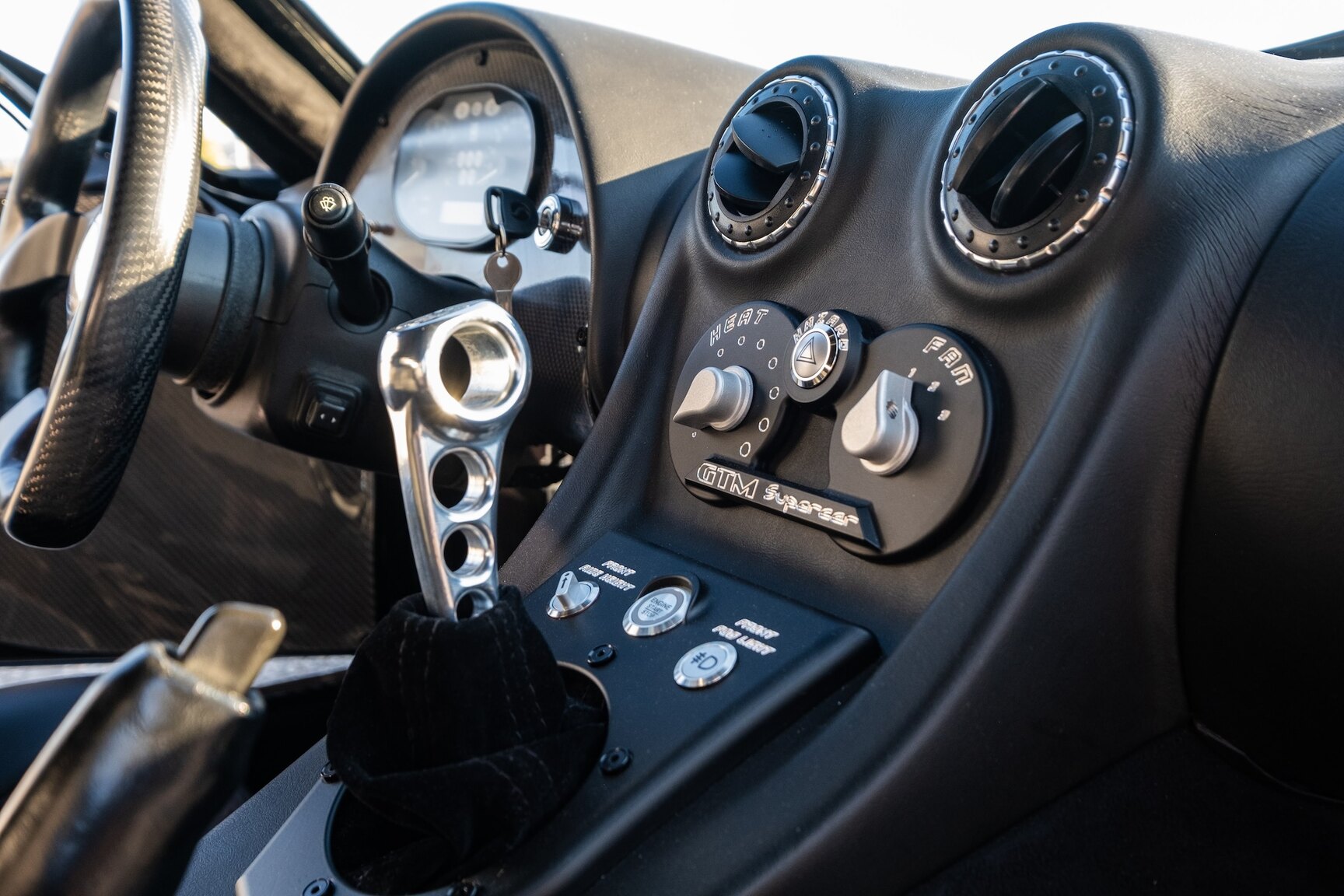 Innenraumfoto von 2022 Factory Five Racing GTM Supercar