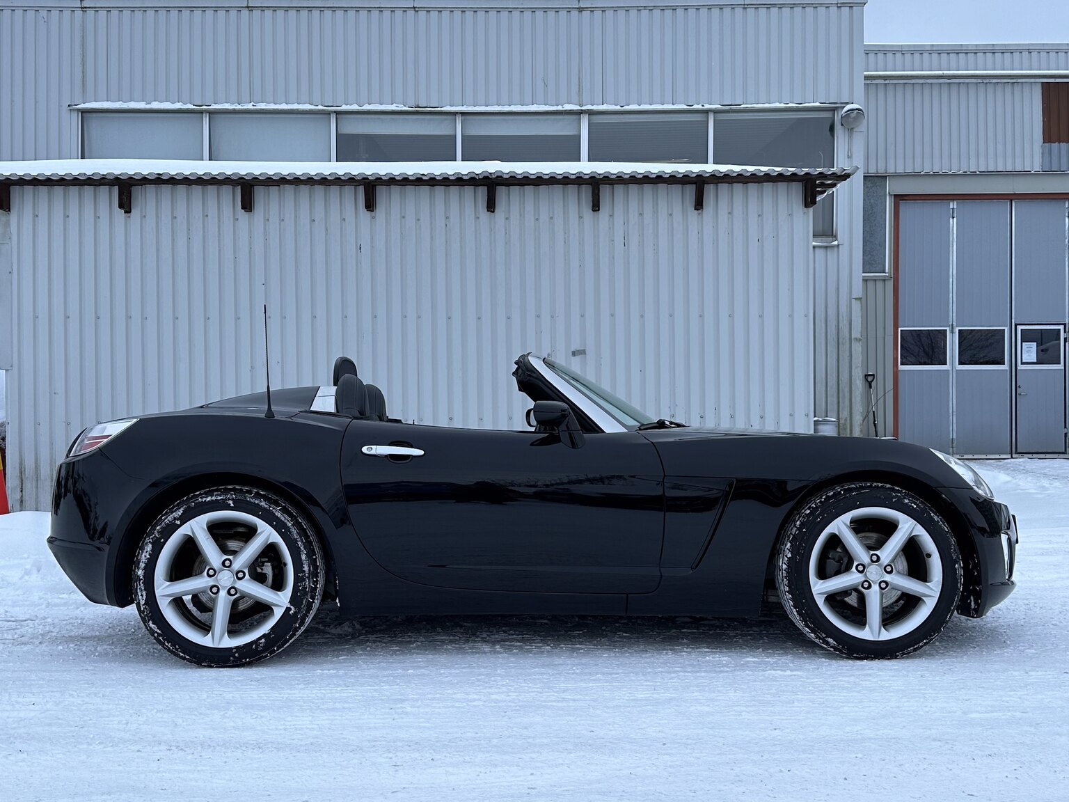 Exterior image of 2007 Opel Roadster GT
