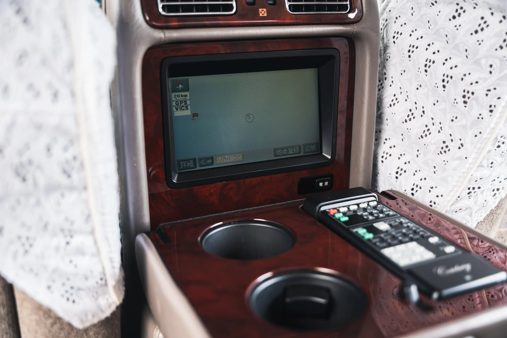 Innenraumfoto von 2000 Toyota Century V12 G50 (92)