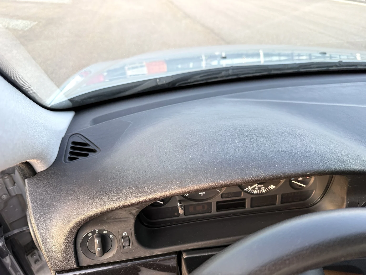 Interior image of 2002 BMW 520i (5)