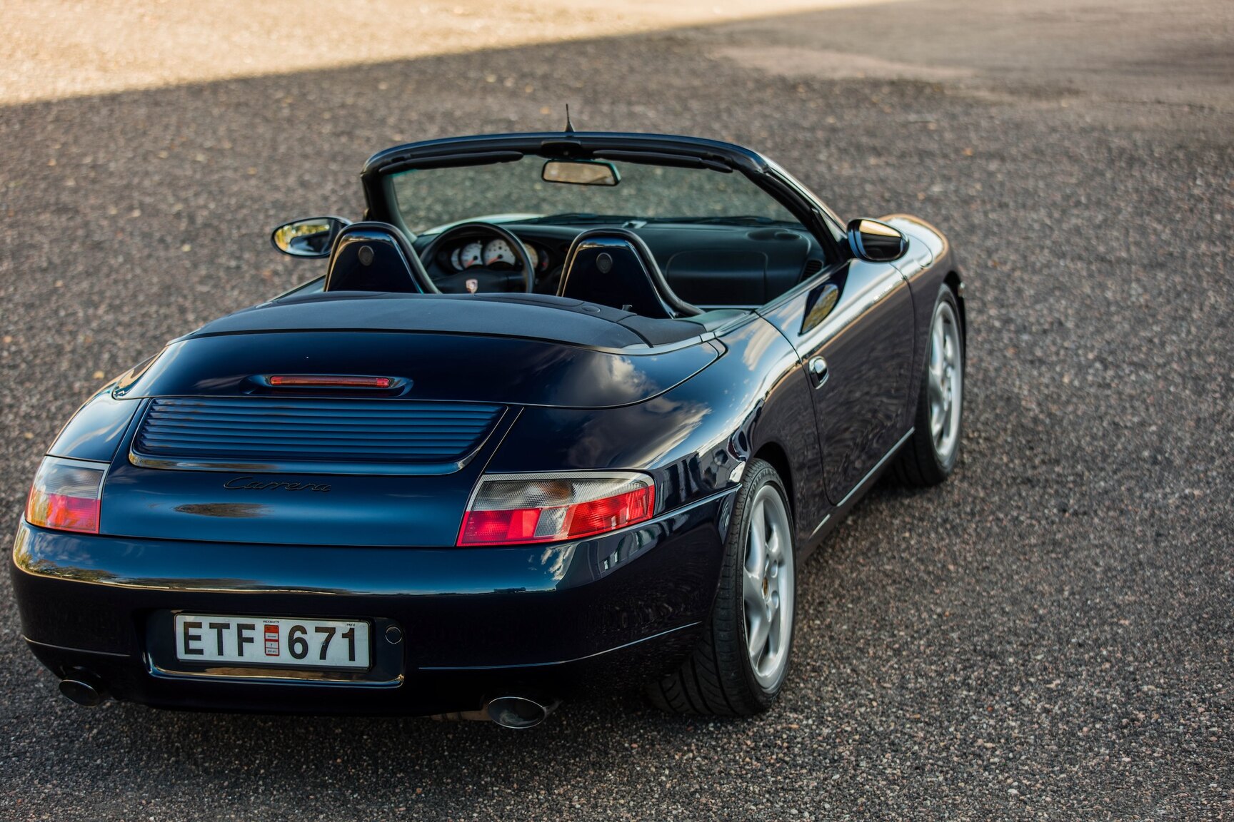 Exteriörbild på 1999 Porsche 911 Carrera Cabriolet