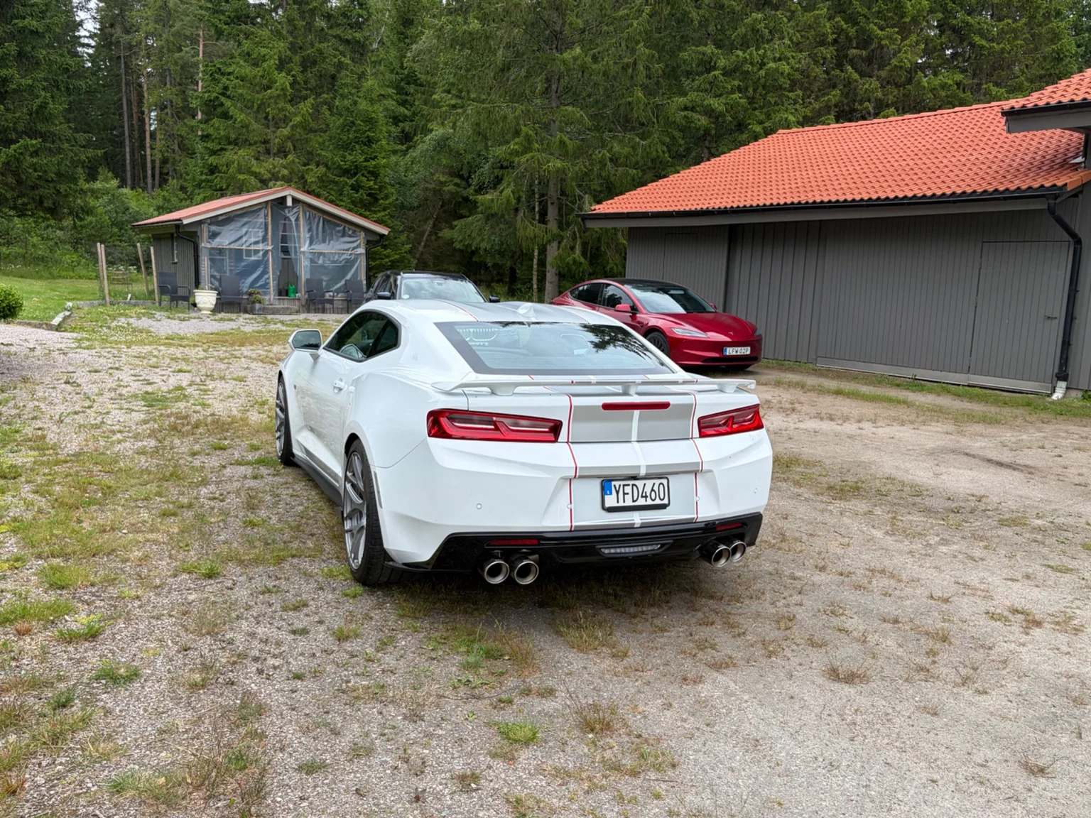 Exteriörbild på 2017 Chevrolet Camaro SS (21)