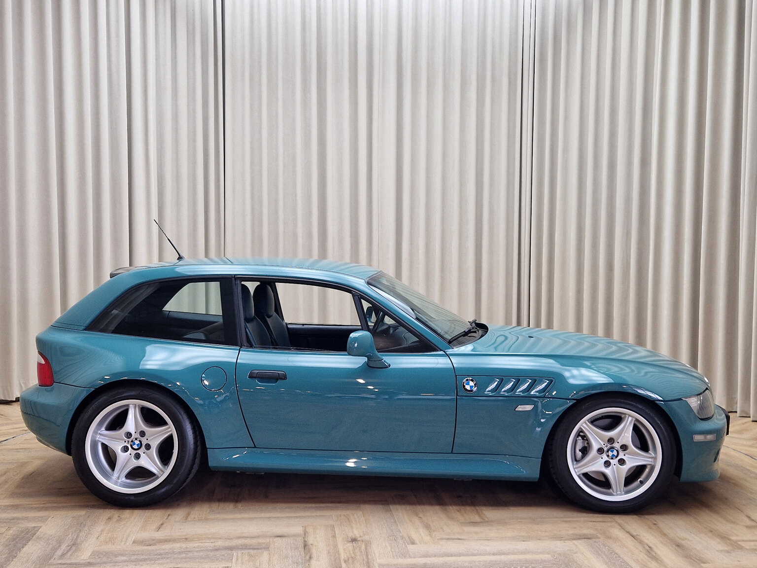 Exterior image of 2000 BMW Z3 Coupé 3.0
