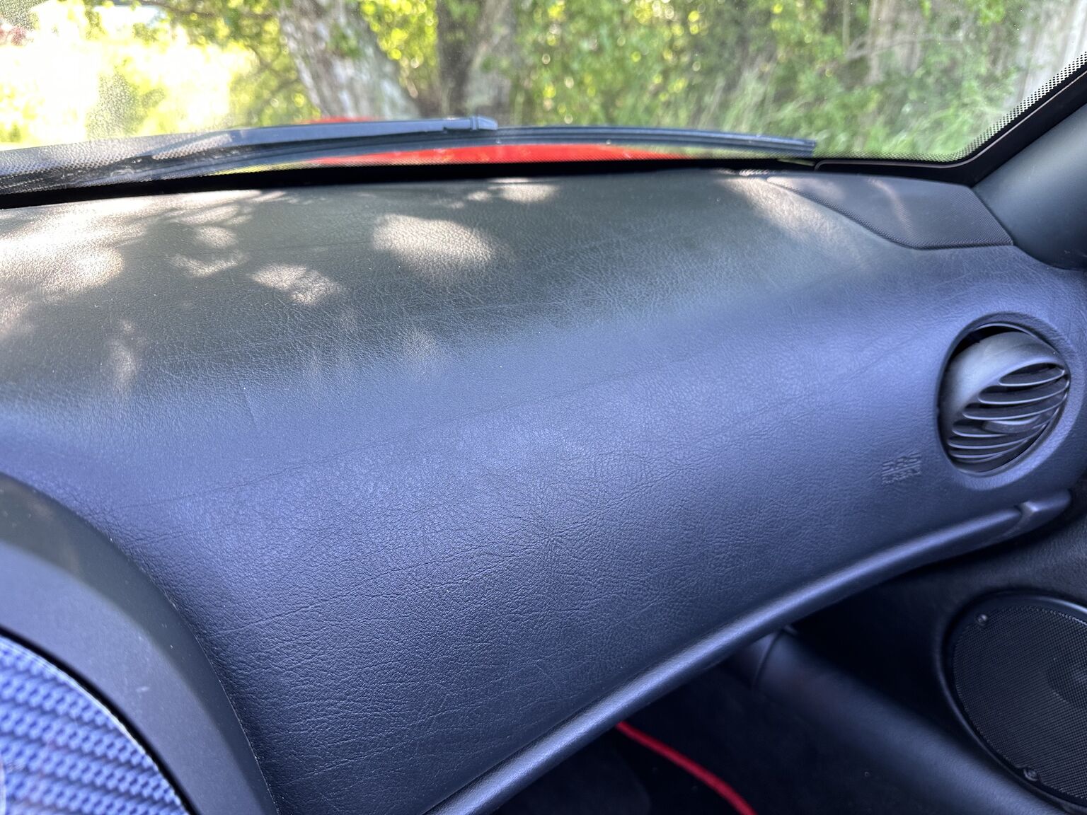 Interior image of 2004 Dodge Viper SRT-10 (16)