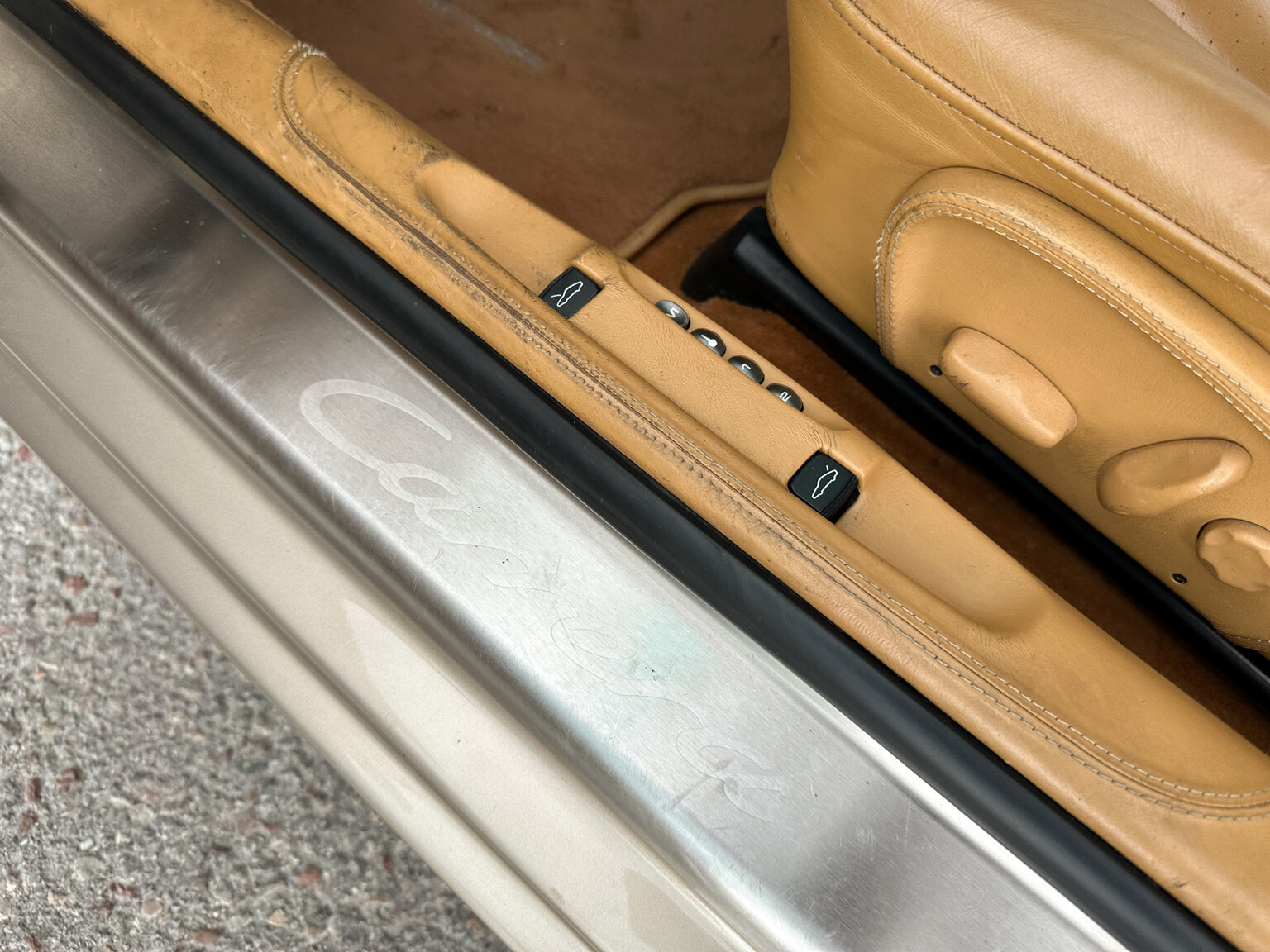 Interior image of 2004 Porsche 911 Carrera 4