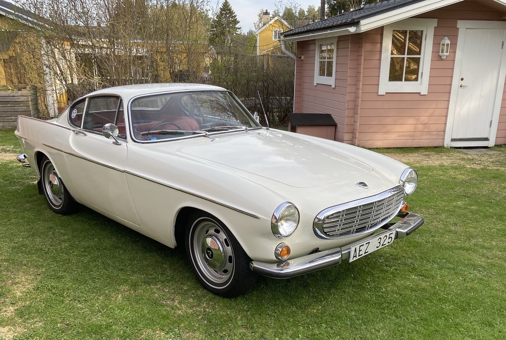 Exterior image of 1968 Volvo P1800 S