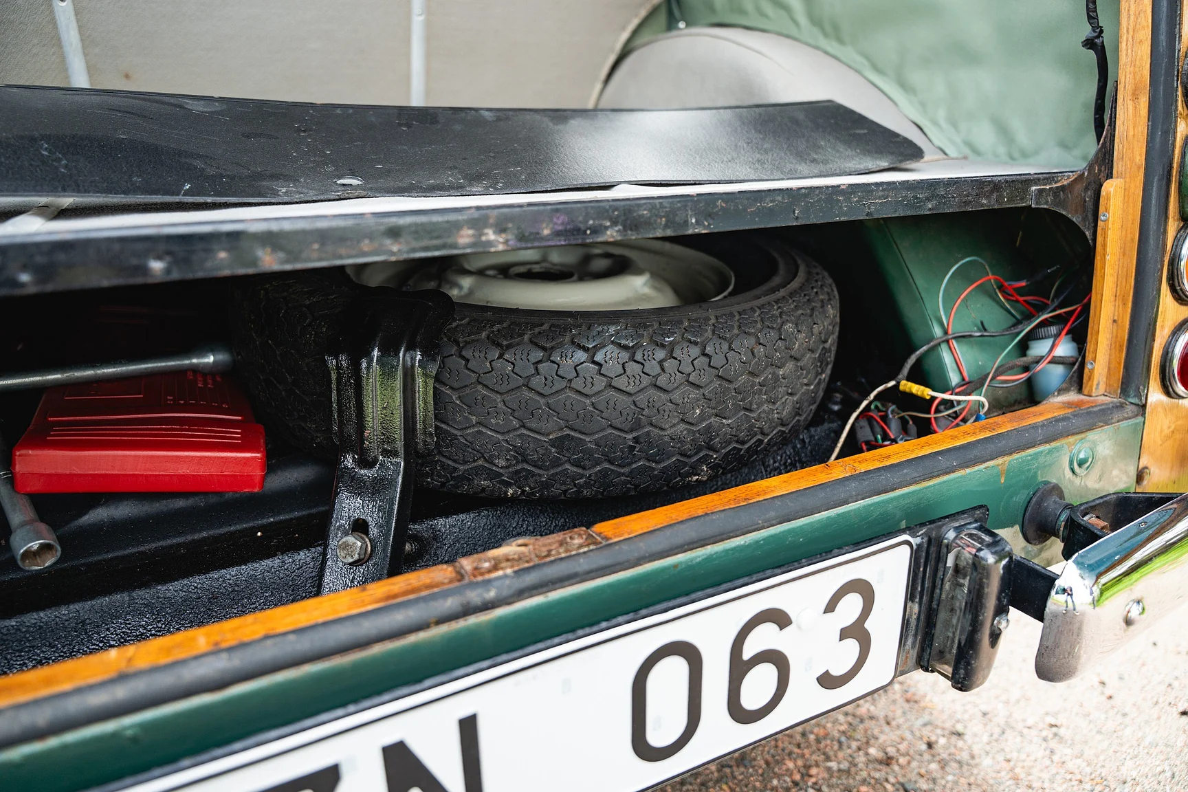 Interior image of 1968 Morris Minor Traveller (69)