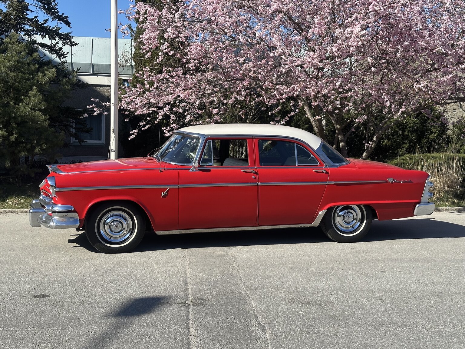 Exteriörbild på 1955 Dodge Custom Royal Sedan HEMI