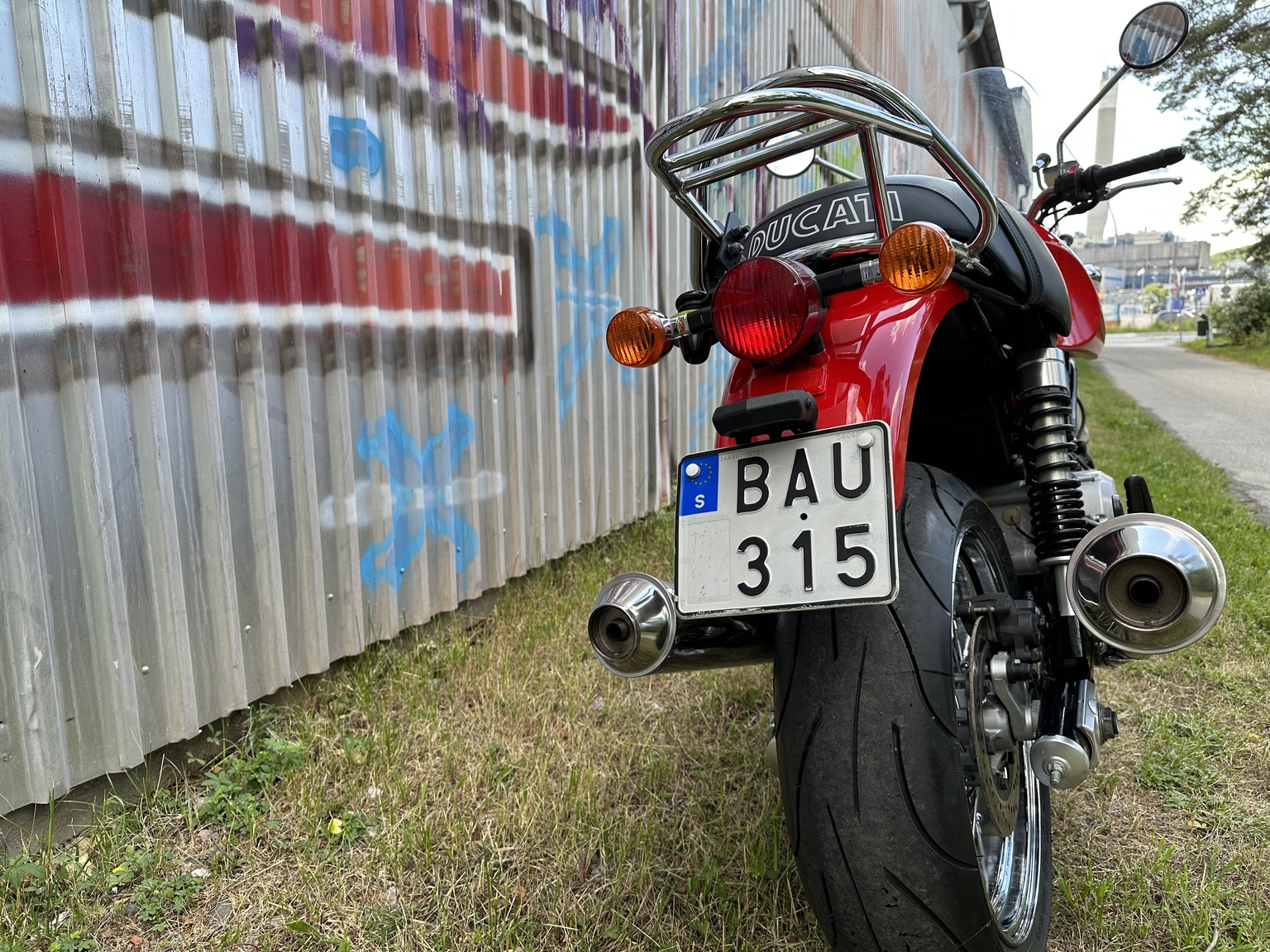 Exterior image of 2006 Ducati 1000 GT (37)