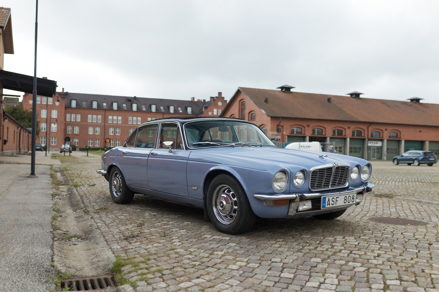 Exteriörbild på 1975 JAGUAR XJ6  (11)