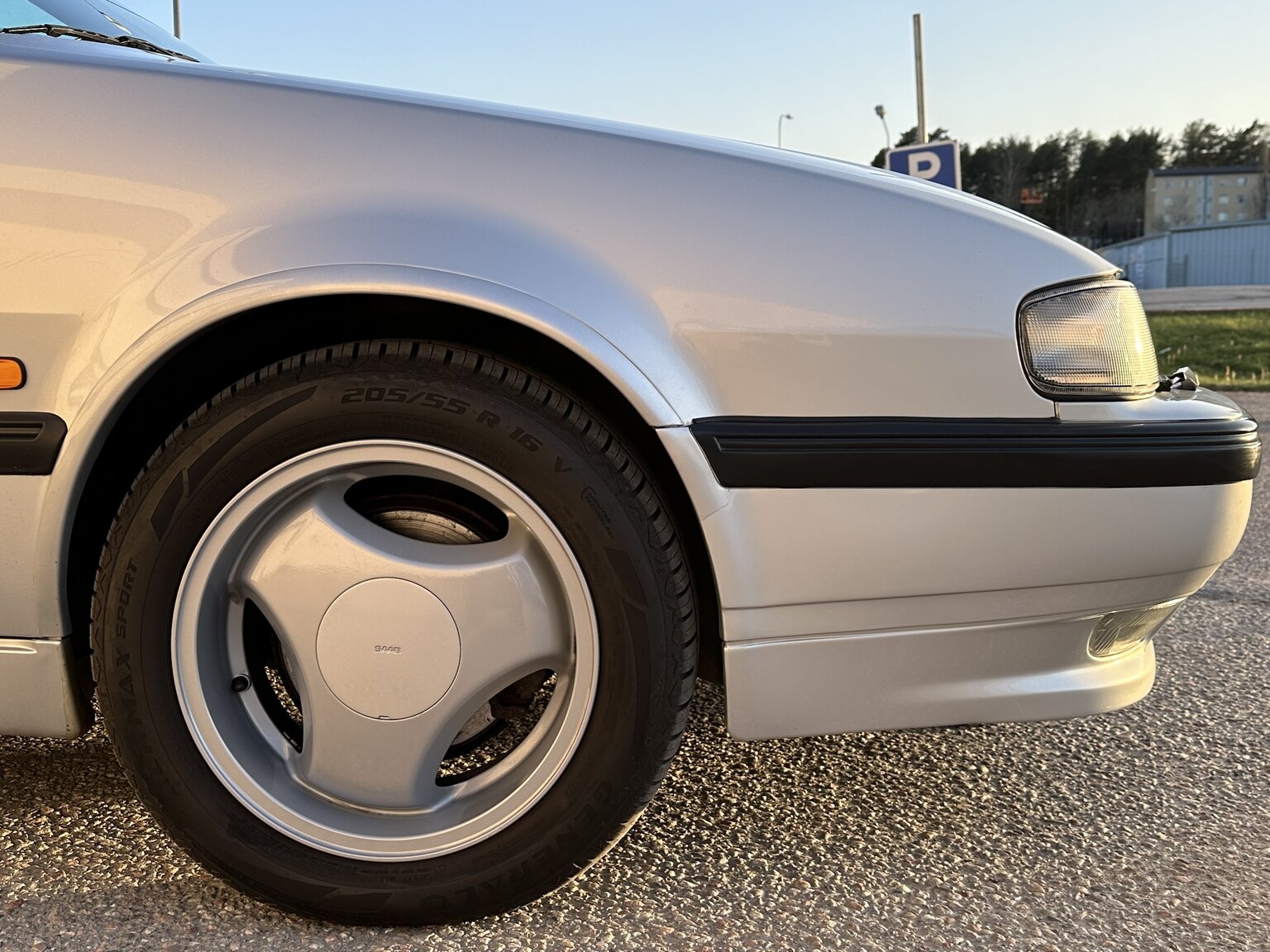 Exterior image of 1996 SAAB 9000 CS Aero 2.3T
